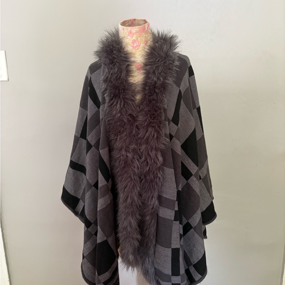 Elegant Women's Black and Gray Cape with Faux Fur Trim